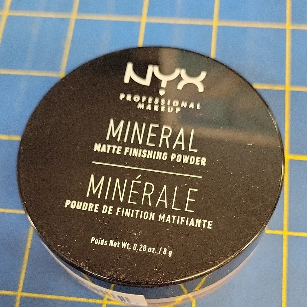 NYX Mineral Matte Finishing Powder - MFP02 Medium Dark 8g